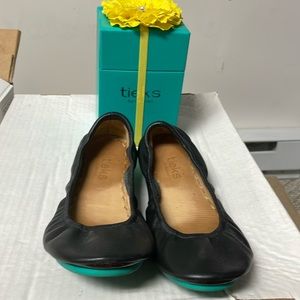 Black Tieks ballerina flats size 7 EUC
